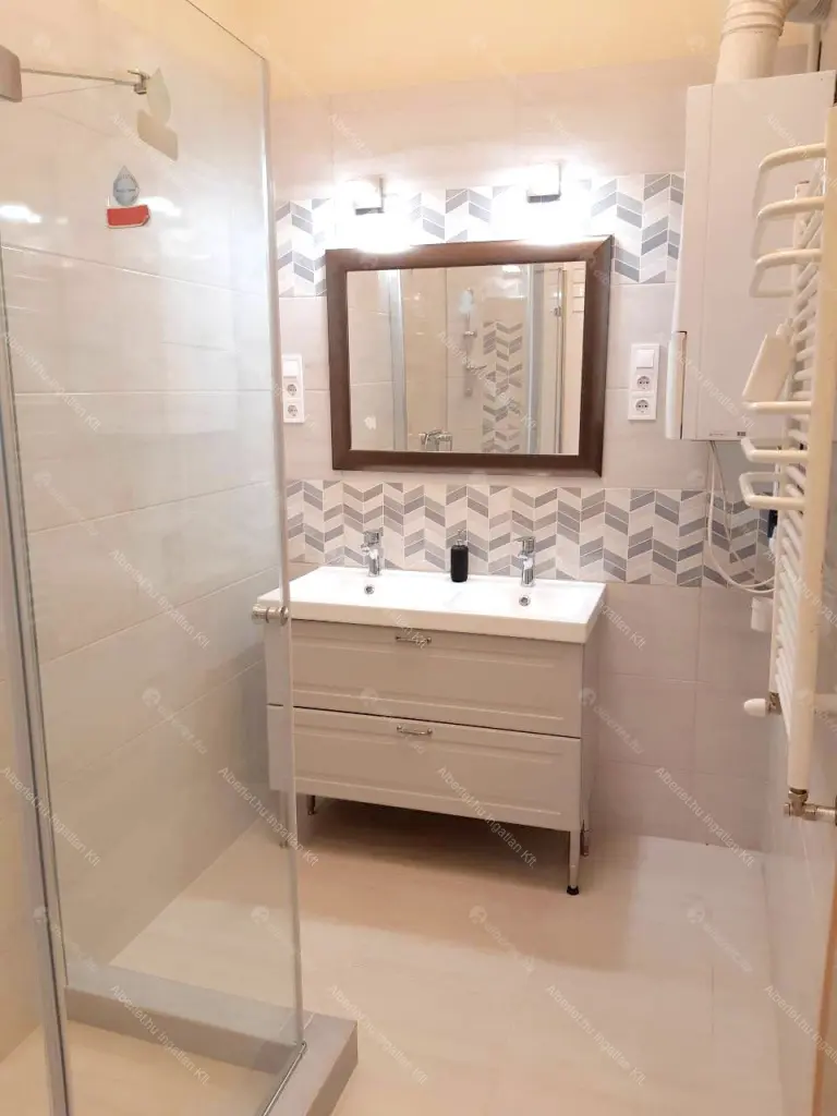 Kiadó albérlet 330000 Ft/hó áron: Budapest, V. kerület  Falk Miksa utca. Mérete: 70 nm, 3 szobás | Alberlet.hu - 6650198