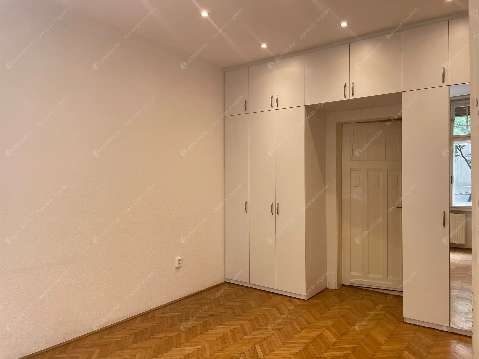 Kiadó albérlet 350000 Ft/hó áron: Budapest, V. kerület  Falk Miksa utca. Mérete: 80 nm, 3 szobás | Alberlet.hu - 6255012