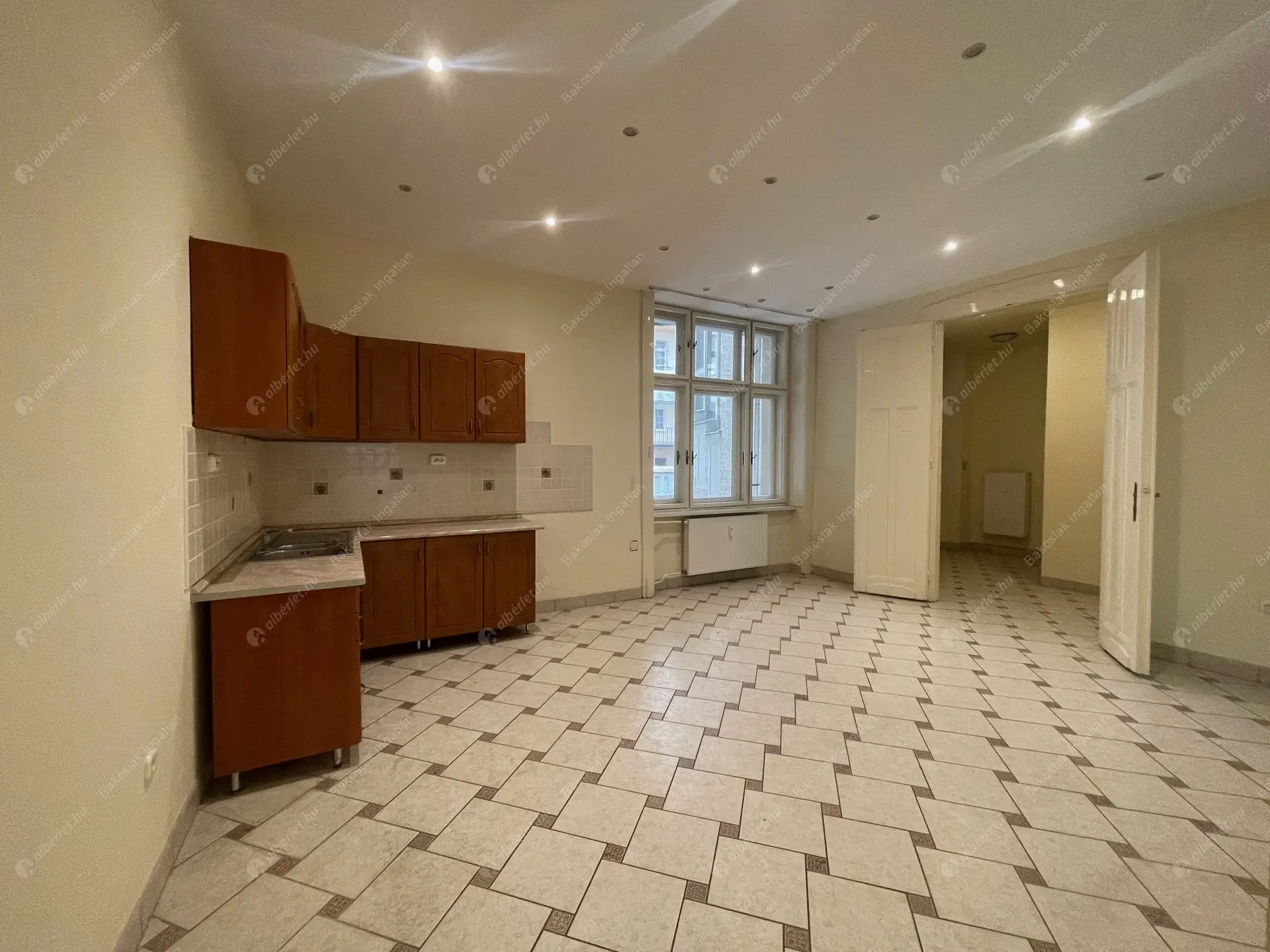 Kiadó albérlet 350000 Ft/hó áron: Budapest, V. kerület  Falk Miksa utca. Mérete: 80 nm, 3 szobás | Alberlet.hu - 6255021