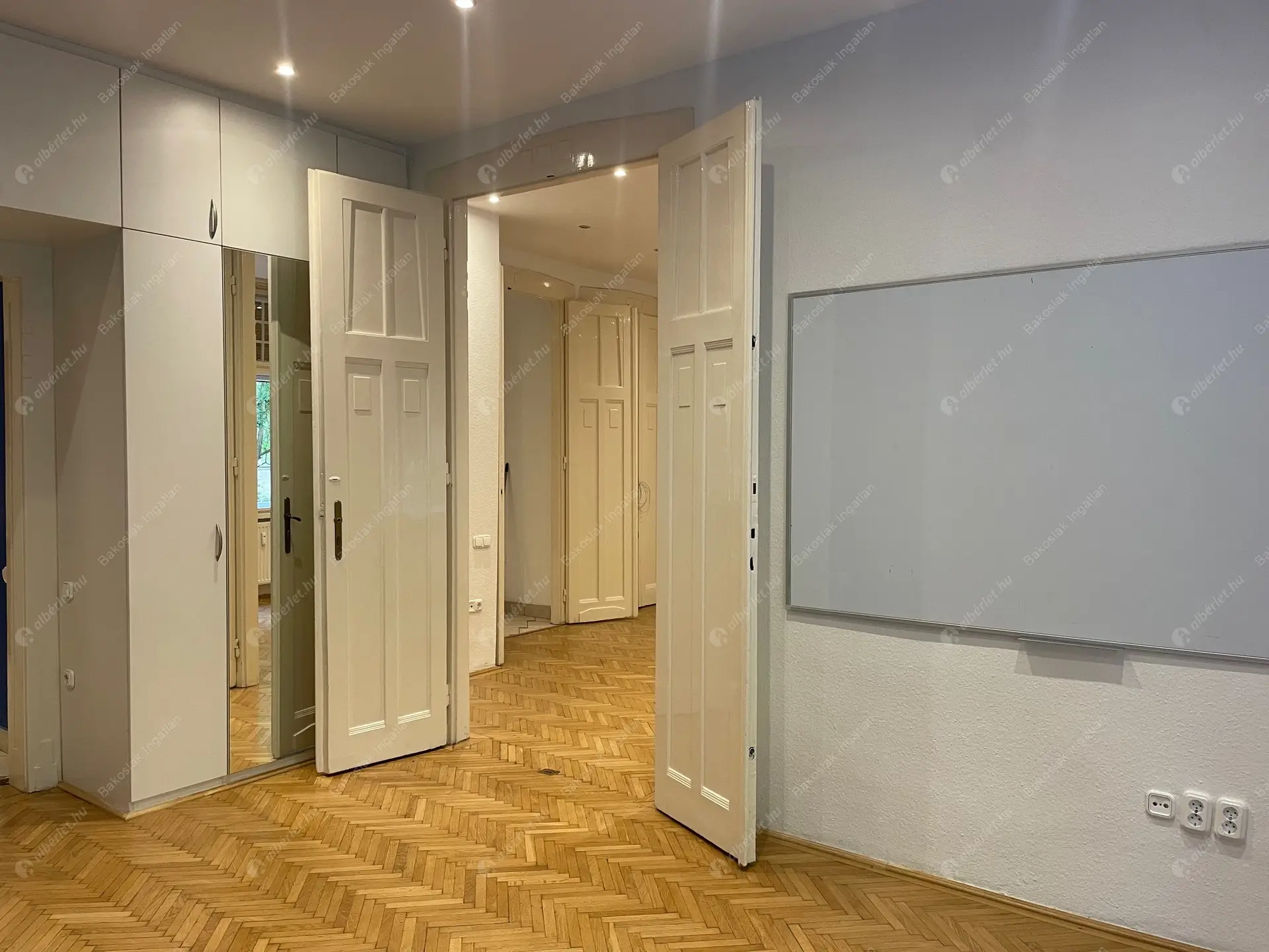 Kiadó albérlet 350000 Ft/hó áron: Budapest, V. kerület  Falk Miksa utca. Mérete: 80 nm, 3 szobás | Alberlet.hu - 6531683