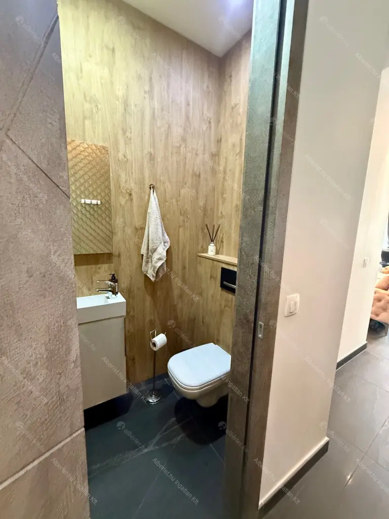 Kiadó albérlet 789000 Ft/hó áron: Budapest, V. kerület  Garibaldi utca. Mérete: 94 nm, 3 szobás | Alberlet.hu - 6684617