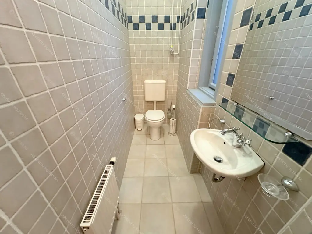 Kiadó albérlet 499000 Ft/hó áron: Budapest, V. kerület  Haris köz. Mérete: 100 nm, 3 szobás | Alberlet.hu - 6682002