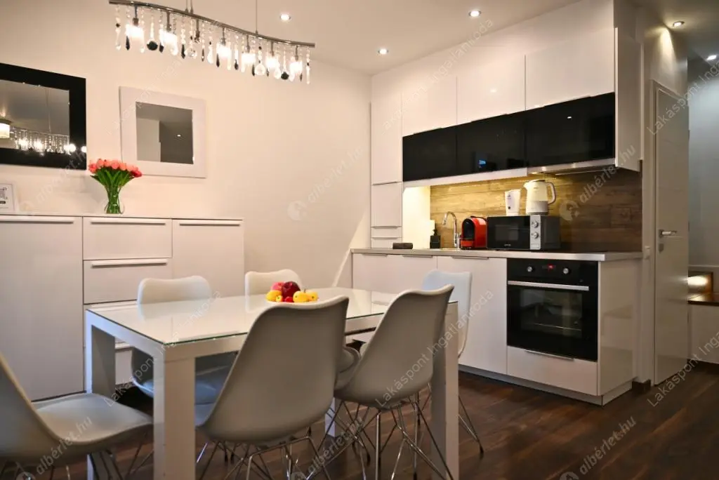 Kiadó albérlet 725000 Ft/hó áron: Budapest, V. kerület  Harmincad utca. Mérete: 100 nm, 4 szobás | Alberlet.hu - 6561559