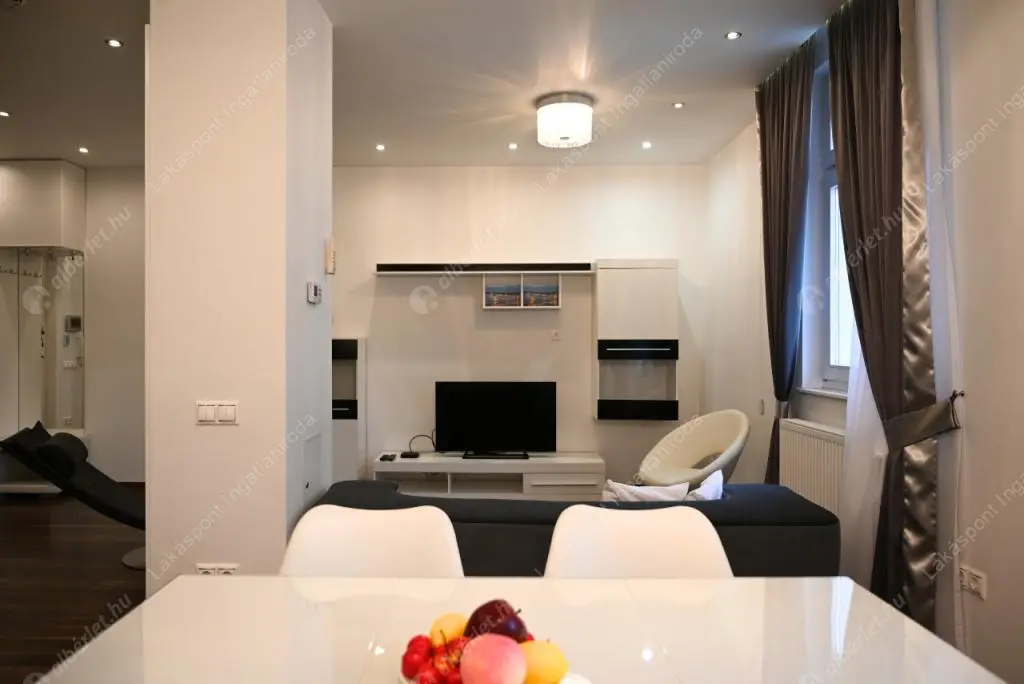 Kiadó albérlet 725000 Ft/hó áron: Budapest, V. kerület  Harmincad utca. Mérete: 100 nm, 4 szobás | Alberlet.hu - 6561562