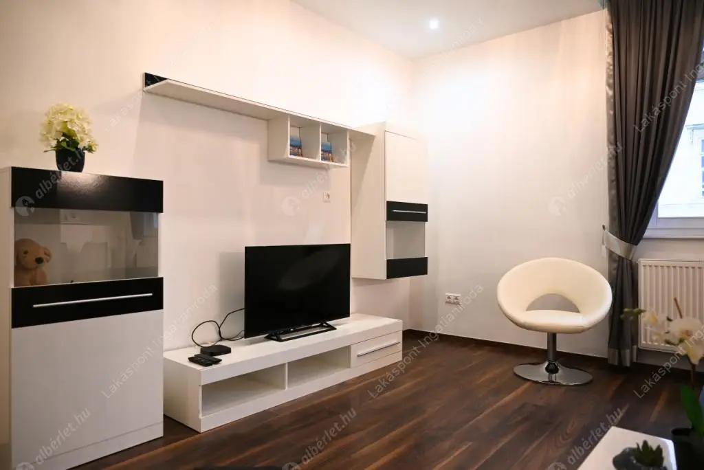 Kiadó albérlet 725000 Ft/hó áron: Budapest, V. kerület  Harmincad utca. Mérete: 100 nm, 4 szobás | Alberlet.hu - 6561563