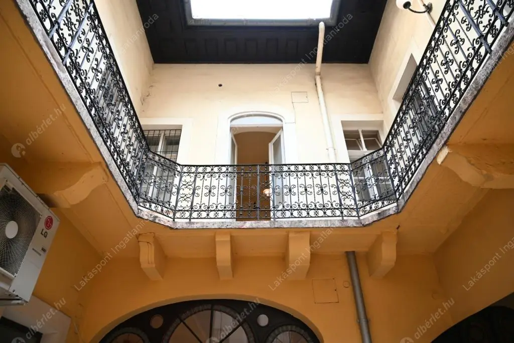 Kiadó albérlet 725000 Ft/hó áron: Budapest, V. kerület  Harmincad utca. Mérete: 100 nm, 4 szobás | Alberlet.hu - 6561576