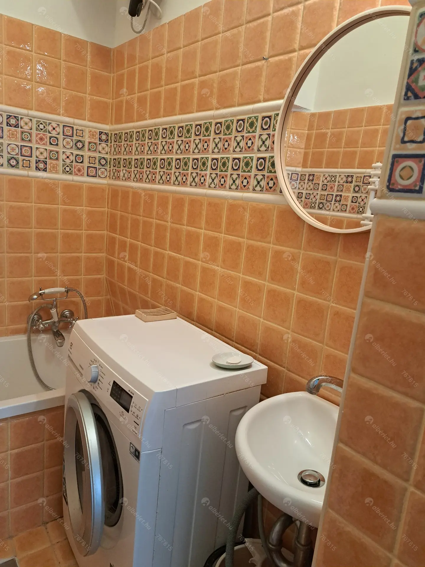 Kiadó albérlet 180000 Ft/hó áron: Budapest, V. kerület  Henszlmann Imre utca. Mérete: 25 nm, 1 szobás | Alberlet.hu - 6531306