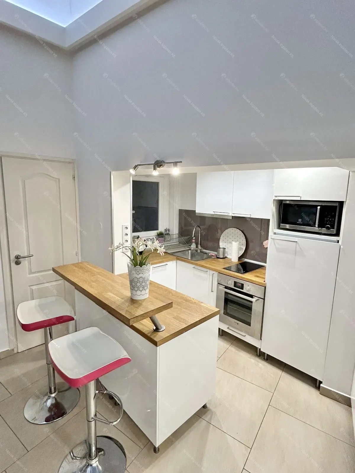 Kiadó albérlet 299000 Ft/hó áron: Budapest, V. kerület  Henszlmann Imre utca. Mérete: 50 nm, 2 szobás | Alberlet.hu - 6655785