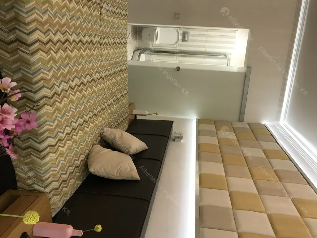 Kiadó albérlet 650000 Ft/hó áron: Budapest, V. kerület  Hercegprímás utca. Mérete: 67 nm, 3 szobás | Alberlet.hu - 3943645