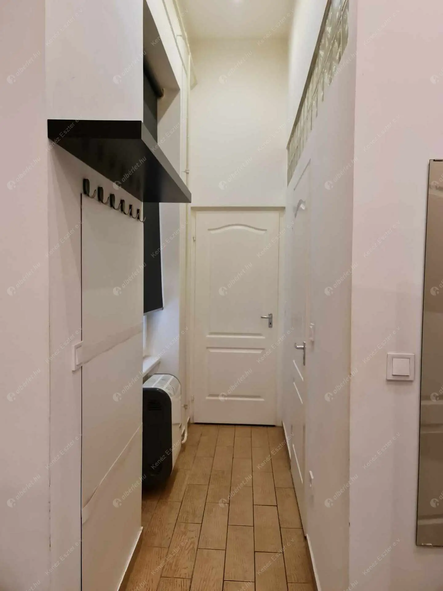 Kiadó albérlet 399000 Ft/hó áron: Budapest, V. kerület  Hold utca. Mérete: 59 nm, 2 szobás | Alberlet.hu - 6479040