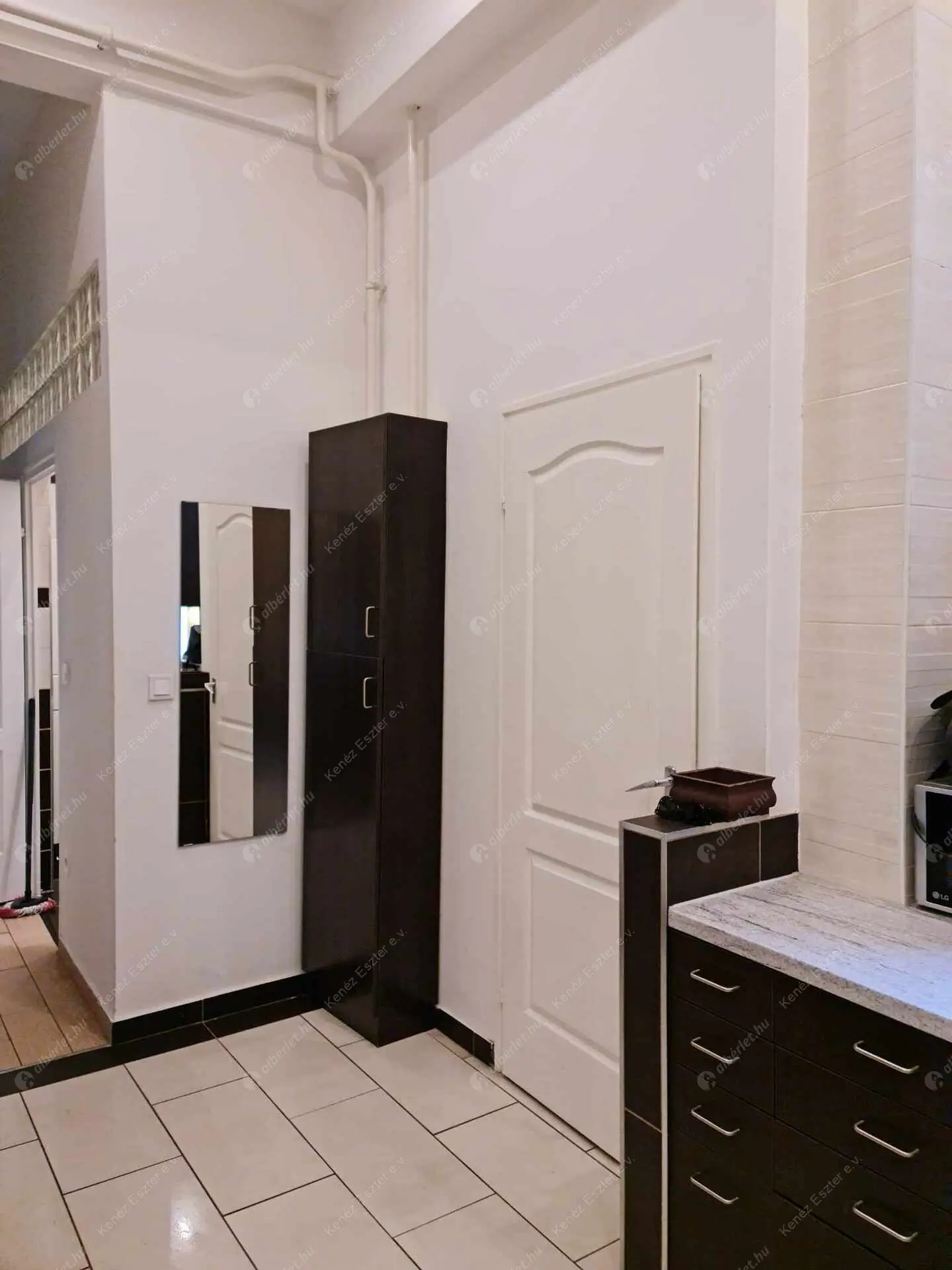 Kiadó albérlet 399000 Ft/hó áron: Budapest, V. kerület  Hold utca. Mérete: 59 nm, 2 szobás | Alberlet.hu - 6479045