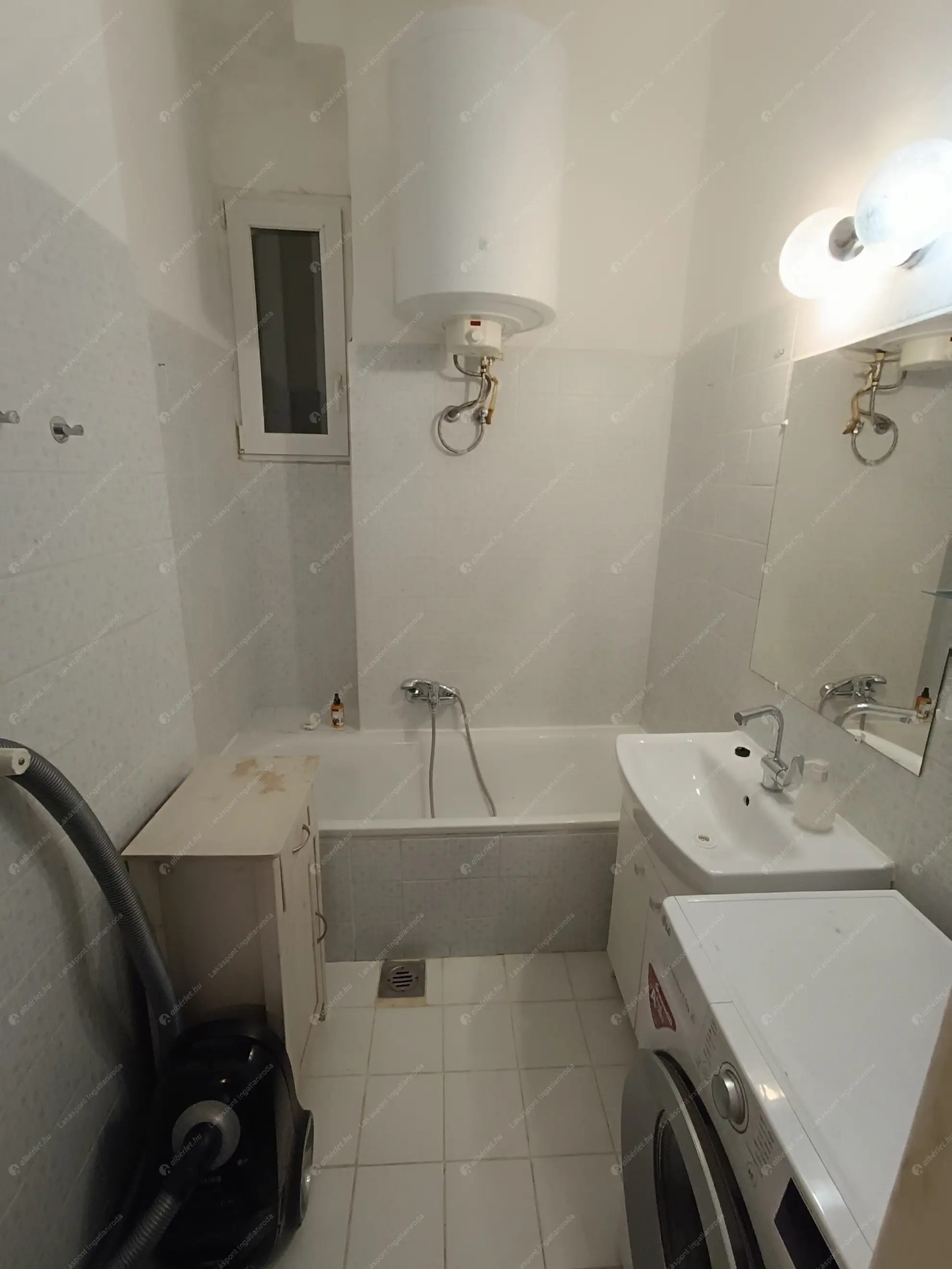 Kiadó albérlet 200000 Ft/hó áron: Budapest, V. kerület  Honvéd utca. Mérete: 31 nm, 1 szobás | Alberlet.hu - 6622566