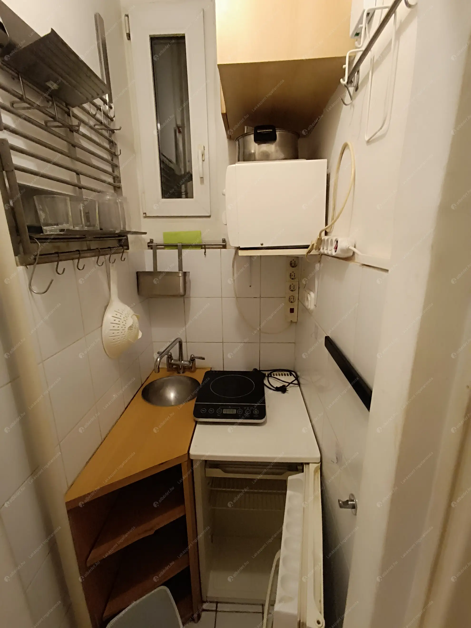 Kiadó albérlet 200000 Ft/hó áron: Budapest, V. kerület  Honvéd utca. Mérete: 31 nm, 1 szobás | Alberlet.hu - 6622571