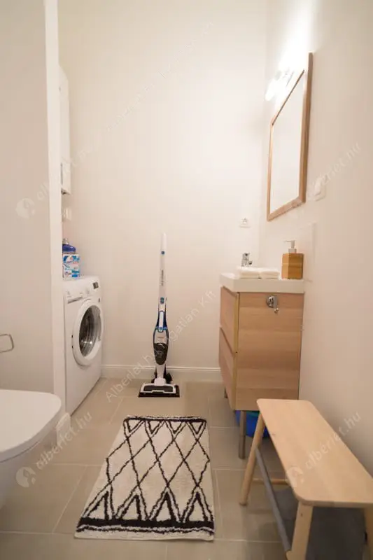 Kiadó albérlet 363000 Ft/hó áron: Budapest, V. kerület  Honvéd utca. Mérete: 54 nm, 2 szobás | Alberlet.hu - 6633391