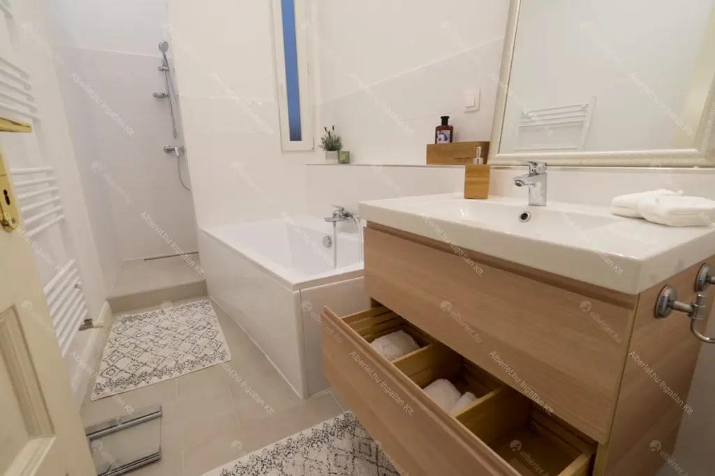 Kiadó albérlet 357000 Ft/hó áron: Budapest, V. kerület  Honvéd utca. Mérete: 54 nm, 2 szobás | Alberlet.hu - 6640581