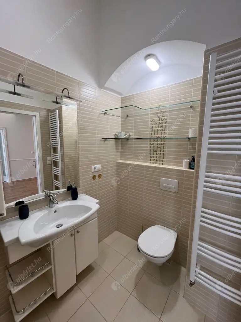 Kiadó albérlet 320000 Ft/hó áron: Budapest, V. kerület  Honvéd utca. Mérete: 56 nm, 2 szobás | Alberlet.hu - 6527993