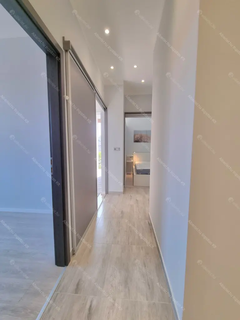 Kiadó albérlet 599000 Ft/hó áron: Budapest, V. kerület  Honvéd utca. Mérete: 72 nm, 3 szobás | Alberlet.hu - 6692150