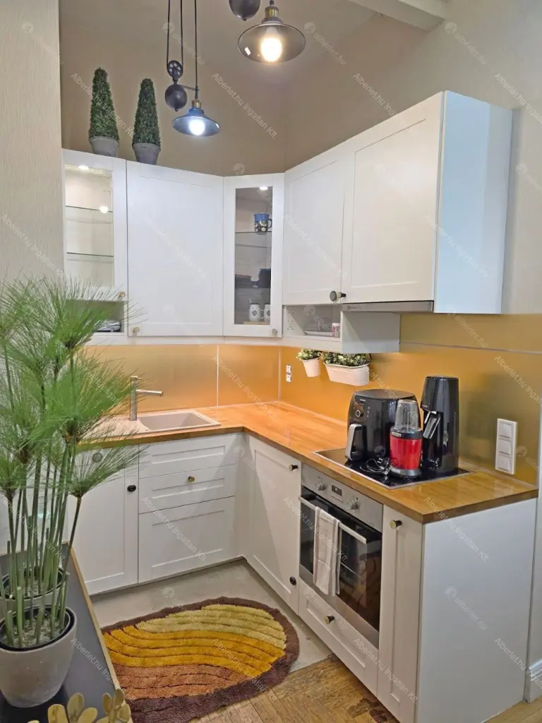 Kiadó albérlet 380000 Ft/hó áron: Budapest, V. kerület  Honvéd utca. Mérete: 75 nm, 2 szobás | Alberlet.hu - 6696969