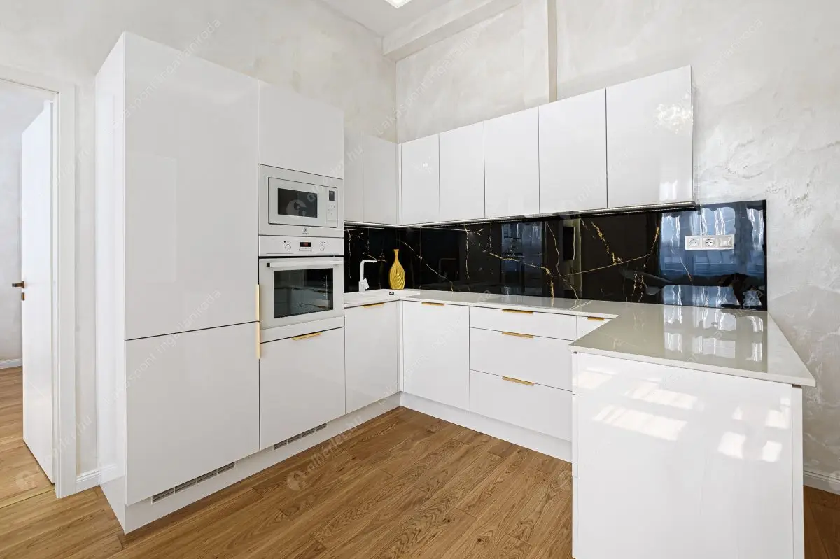 Kiadó albérlet 765000 Ft/hó áron: Budapest, V. kerület  Honvéd utca. Mérete: 80 nm, 3 szobás | Alberlet.hu - 6283699