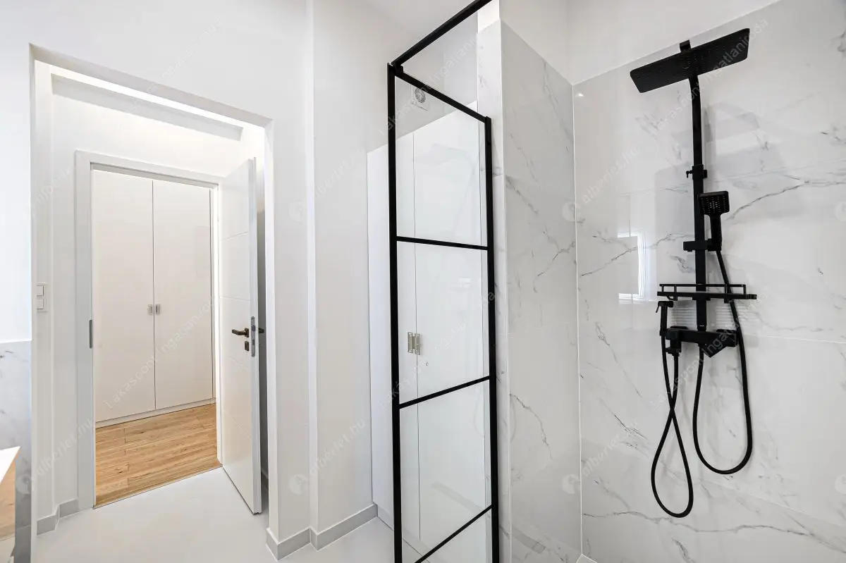 Kiadó albérlet 765000 Ft/hó áron: Budapest, V. kerület  Honvéd utca. Mérete: 80 nm, 3 szobás | Alberlet.hu - 6283701