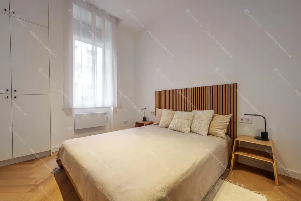 Kiadó albérlet 385000 Ft/hó áron: Budapest, V. kerület  József Attila utca. Mérete: 41 nm, 2 szobás | Alberlet.hu - 6652006