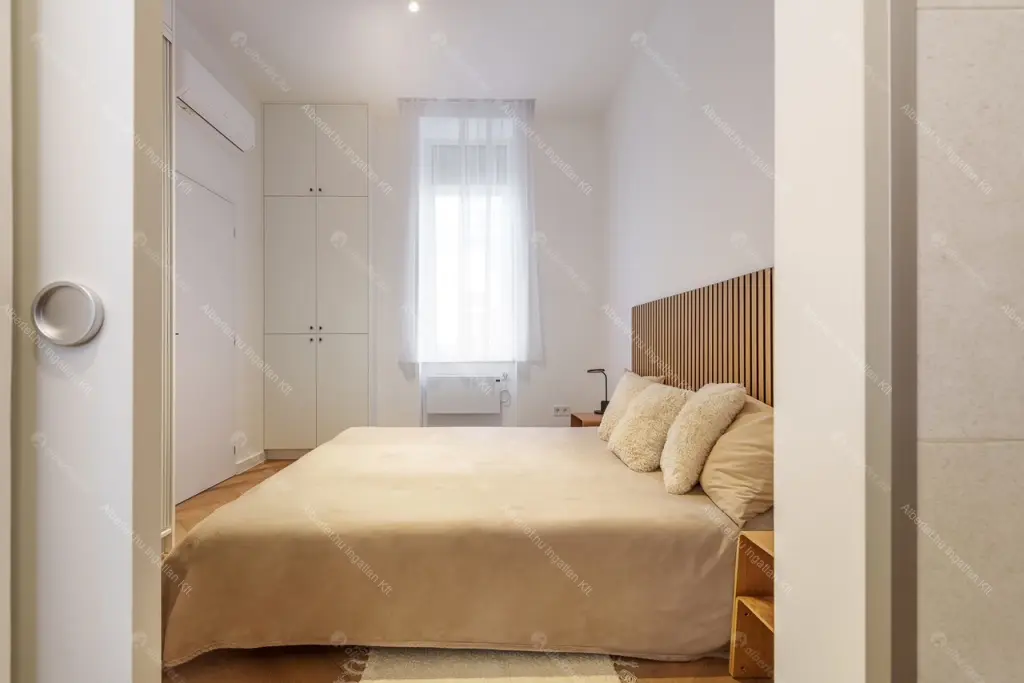 Kiadó albérlet 385000 Ft/hó áron: Budapest, V. kerület  József Attila utca. Mérete: 41 nm, 2 szobás | Alberlet.hu - 6652007