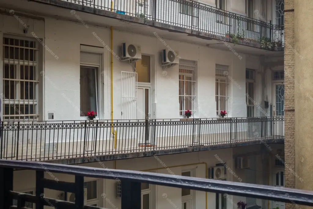 Kiadó albérlet 385000 Ft/hó áron: Budapest, V. kerület  József Attila utca. Mérete: 41 nm, 2 szobás | Alberlet.hu - 6652017