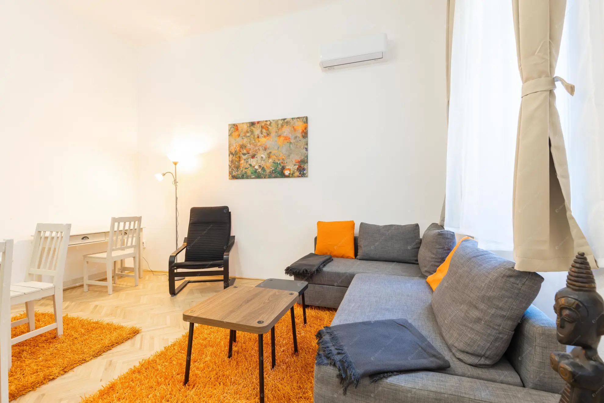 Kiadó albérlet 270000 Ft/hó áron: Budapest, V. kerület  József Attila utca. Mérete: 42 nm, 2 szobás | Alberlet.hu - 6627306