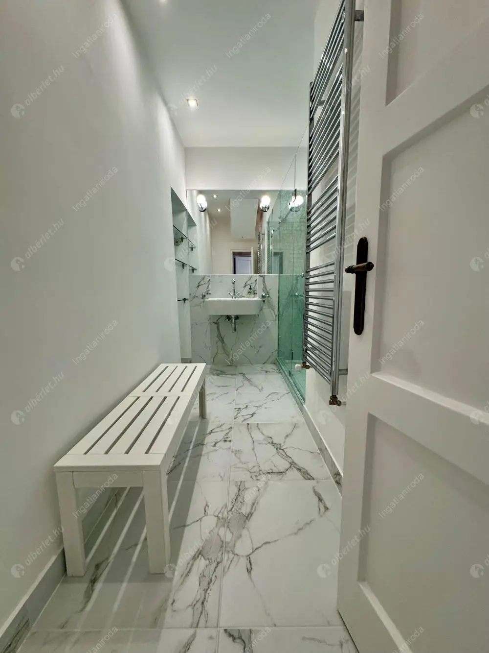 Kiadó albérlet 320000 Ft/hó áron: Budapest, V. kerület  József Attila utca. Mérete: 50 nm, 1 szobás | Alberlet.hu - 6585056