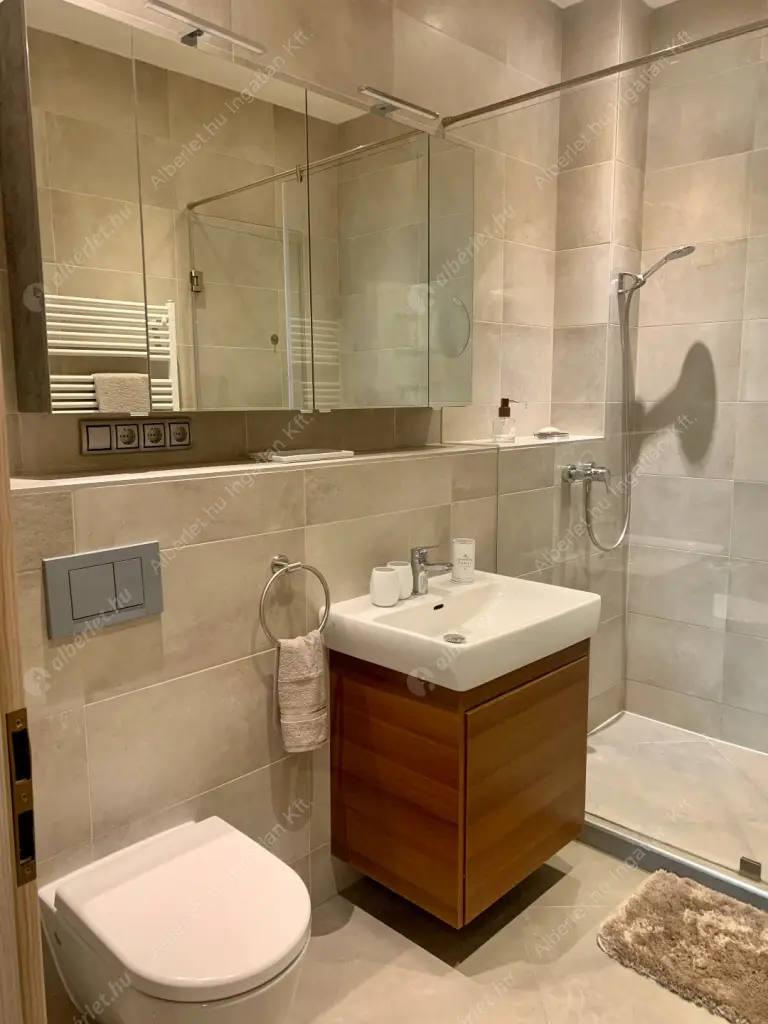 Kiadó albérlet 714000 Ft/hó áron: Budapest, V. kerület  József Attila utca. Mérete: 90 nm, 3 szobás | Alberlet.hu - 6629520