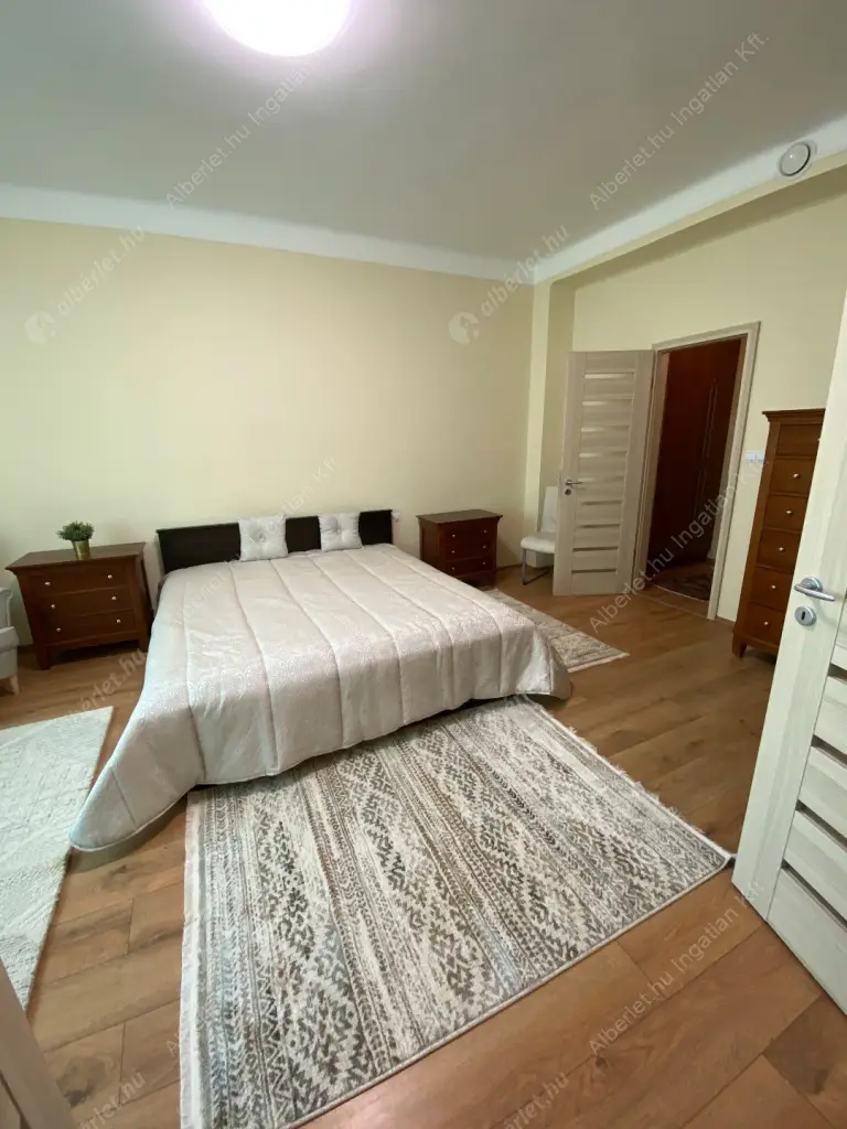 Kiadó albérlet 714000 Ft/hó áron: Budapest, V. kerület  József Attila utca. Mérete: 90 nm, 3 szobás | Alberlet.hu - 6629527
