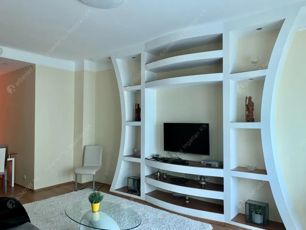 Kiadó albérlet 700000 Ft/hó áron: Budapest, V. kerület  József Attila utca. Mérete: 90 nm, 3 szobás | Alberlet.hu - 6637533