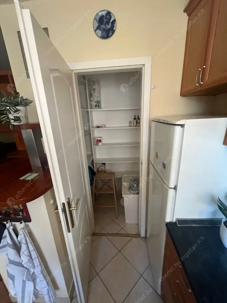 Kiadó albérlet 390000 Ft/hó áron: Budapest, V. kerület  József nádor tér. Mérete: 59 nm, 2 szobás | Alberlet.hu - 6591430