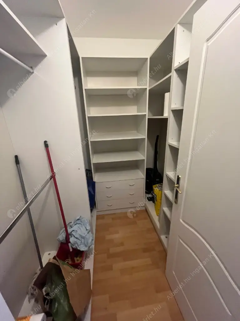 Kiadó albérlet 390000 Ft/hó áron: Budapest, V. kerület  József nádor tér. Mérete: 59 nm, 2 szobás | Alberlet.hu - 6591437