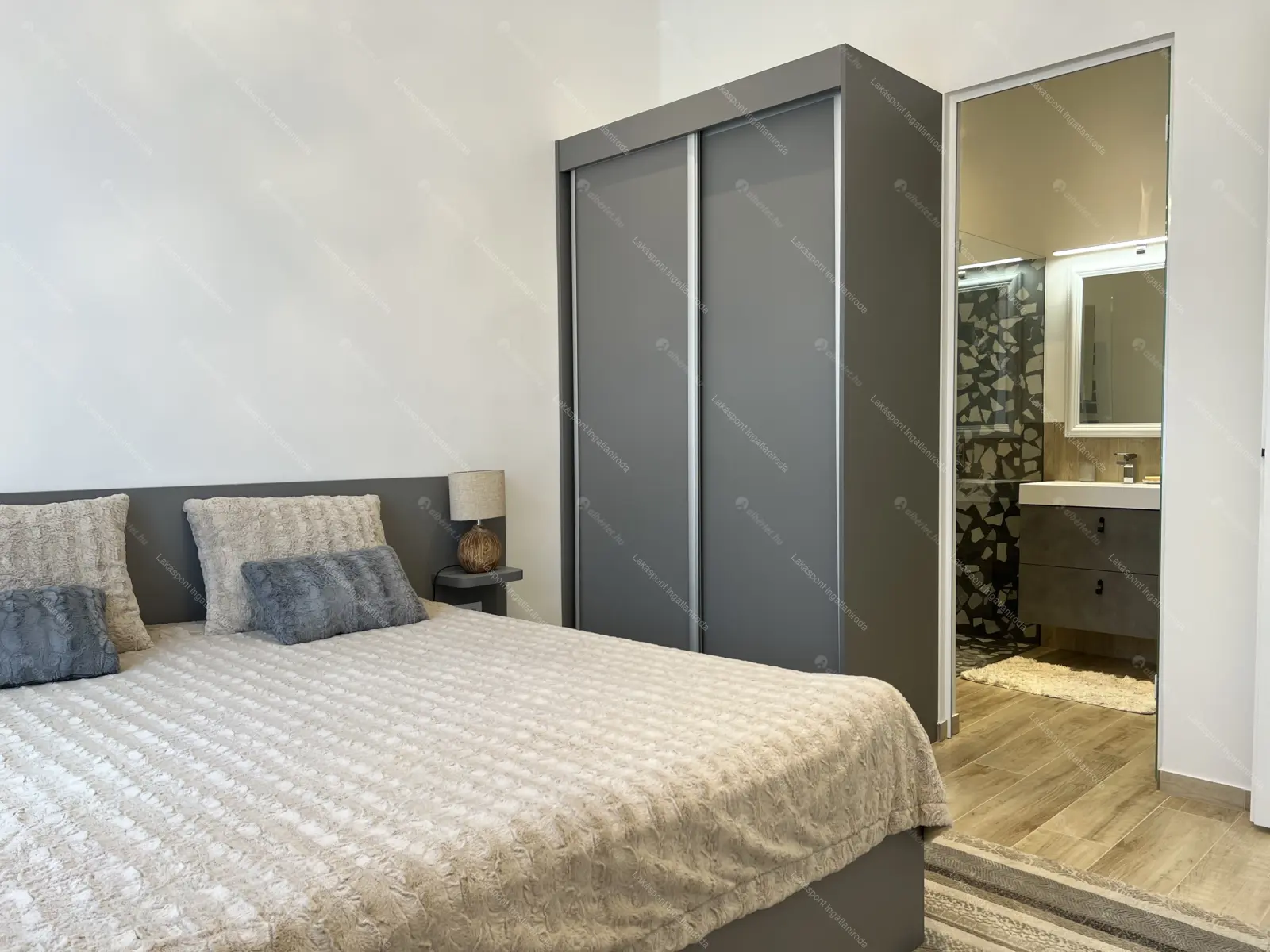 Kiadó albérlet 974000 Ft/hó áron: Budapest, V. kerület  Kálmán Imre utca. Mérete: 112 nm, 3 szobás | Alberlet.hu - 6685415