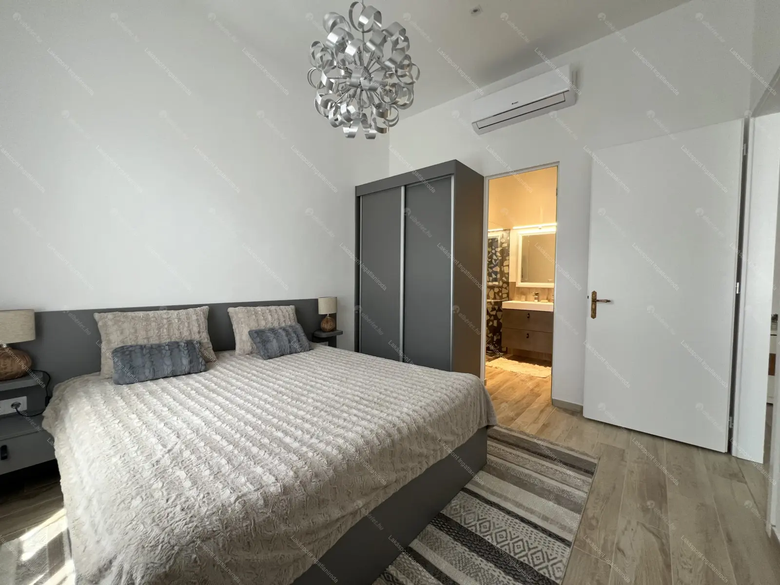 Kiadó albérlet 909000 Ft/hó áron: Budapest, V. kerület  Kálmán Imre utca. Mérete: 112 nm, 3 szobás | Alberlet.hu - 6699736