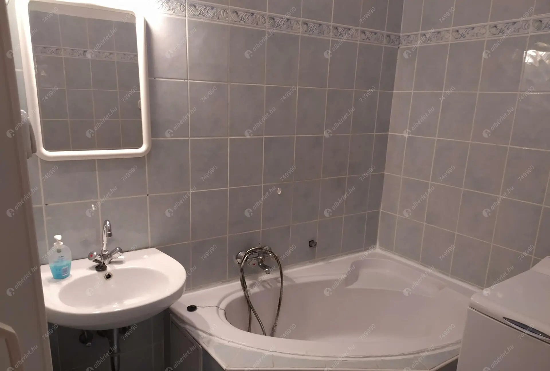 Kiadó albérlet 185000 Ft/hó áron: Budapest, V. kerület  Kálmán Imre utca. Mérete: 35 nm, 1 szobás | Alberlet.hu - 6296714