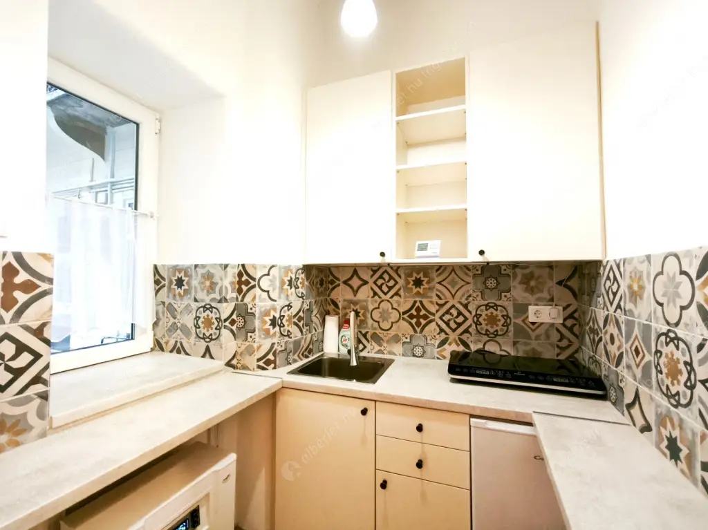 Kiadó albérlet 220000 Ft/hó áron: Budapest, V. kerület  Kálmán Imre utca. Mérete: 38 nm, 1 szobás | Alberlet.hu - 6566998