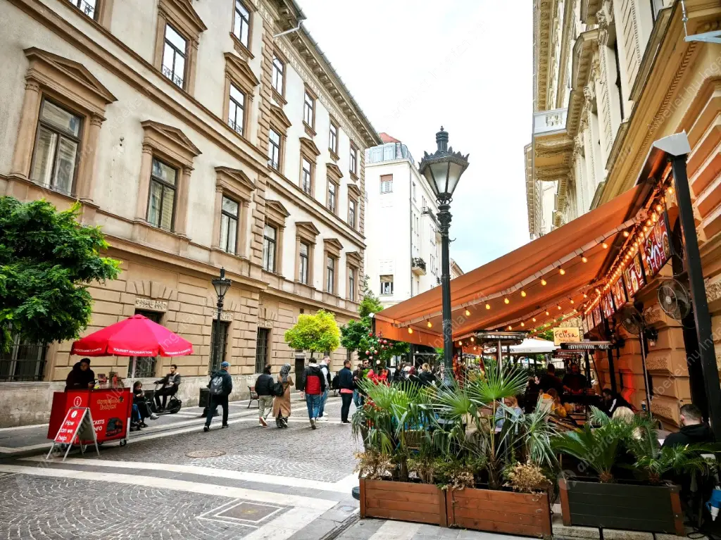 Kiadó albérlet 220000 Ft/hó áron: Budapest, V. kerület  Kálmán Imre utca. Mérete: 38 nm, 1 szobás | Alberlet.hu - 6567000