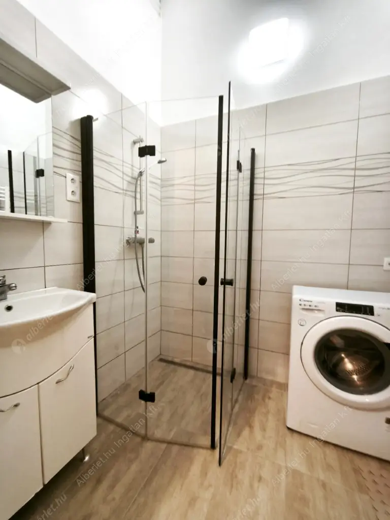 Kiadó albérlet 220000 Ft/hó áron: Budapest, V. kerület  Kálmán Imre utca. Mérete: 38 nm, 1 szobás | Alberlet.hu - 6567016