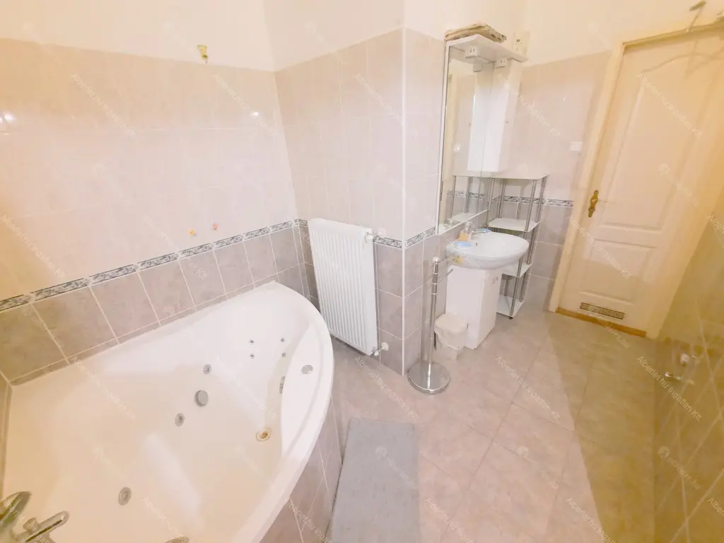 Kiadó albérlet 280000 Ft/hó áron: Budapest, V. kerület  Kálmán Imre utca. Mérete: 63 nm, 2 szobás | Alberlet.hu - 5914409