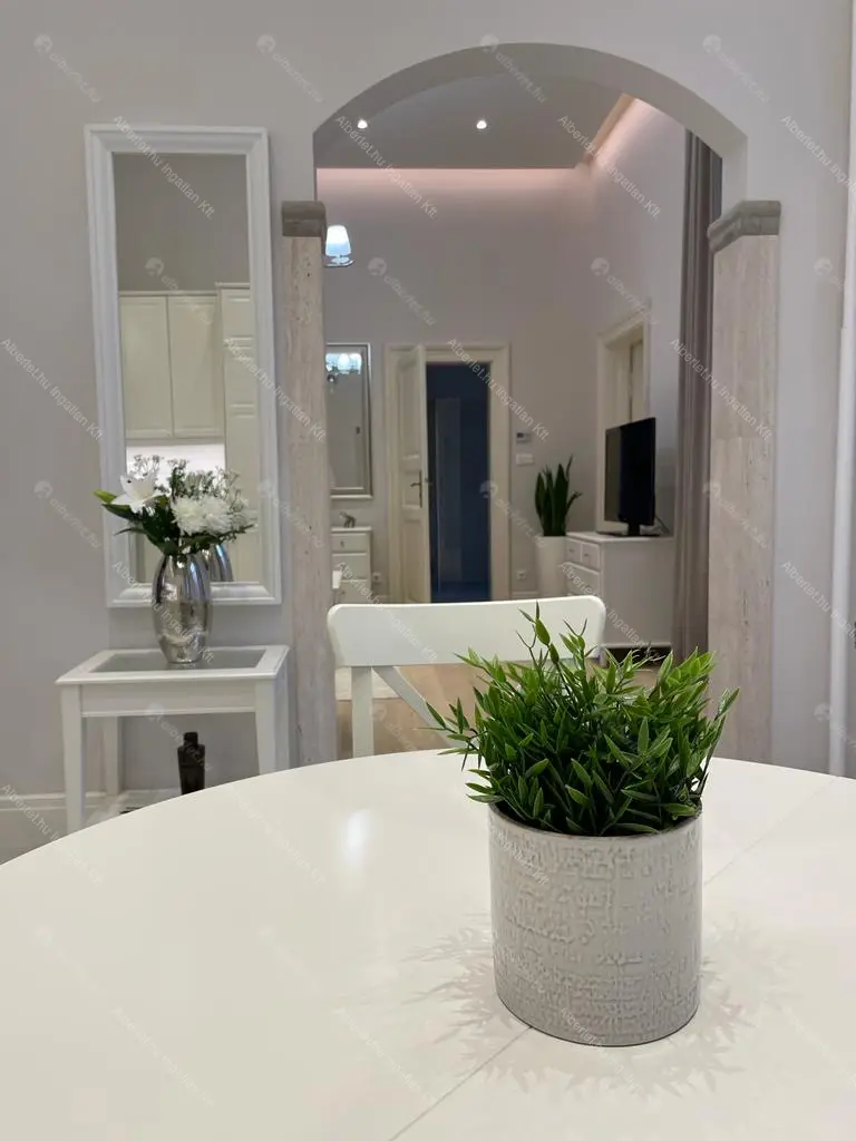 Kiadó albérlet 395000 Ft/hó áron: Budapest, V. kerület  Kálmán Imre utca. Mérete: 64 nm, 2 szobás | Alberlet.hu - 6686722