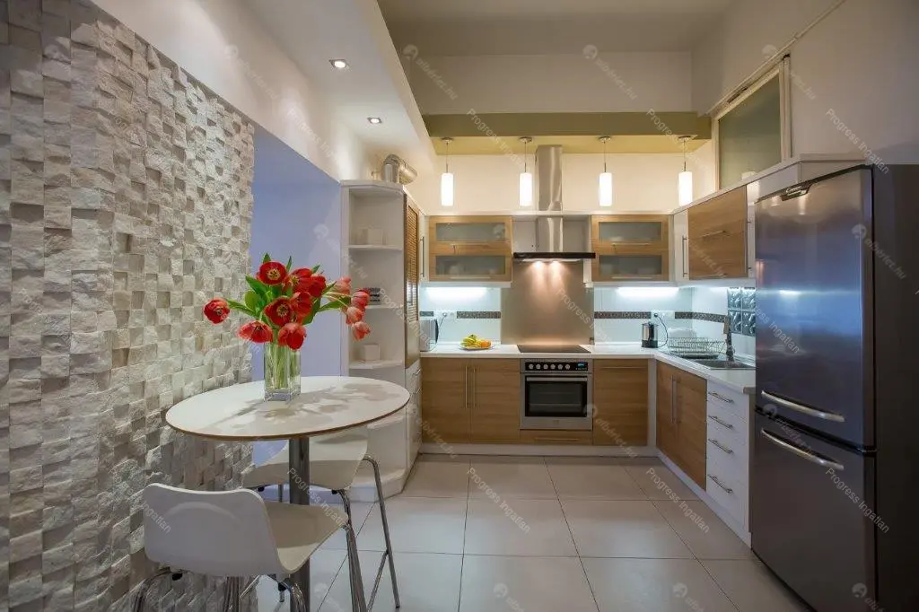 Kiadó albérlet 455000 Ft/hó áron: Budapest, V. kerület  Kálmán Imre utca. Mérete: 91 nm, 3 szobás | Alberlet.hu - 6705895