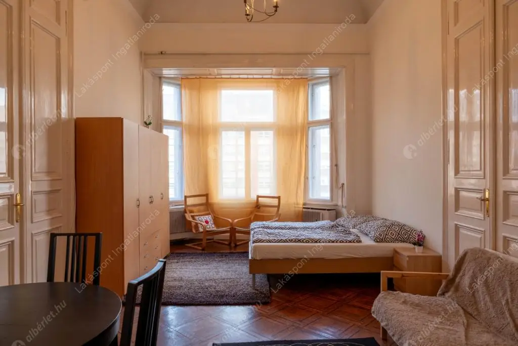 Kiadó albérlet 458000 Ft/hó áron: Budapest, V. kerület  Károly körút. Mérete: 100 nm, 4 szobás | Alberlet.hu - 6580775