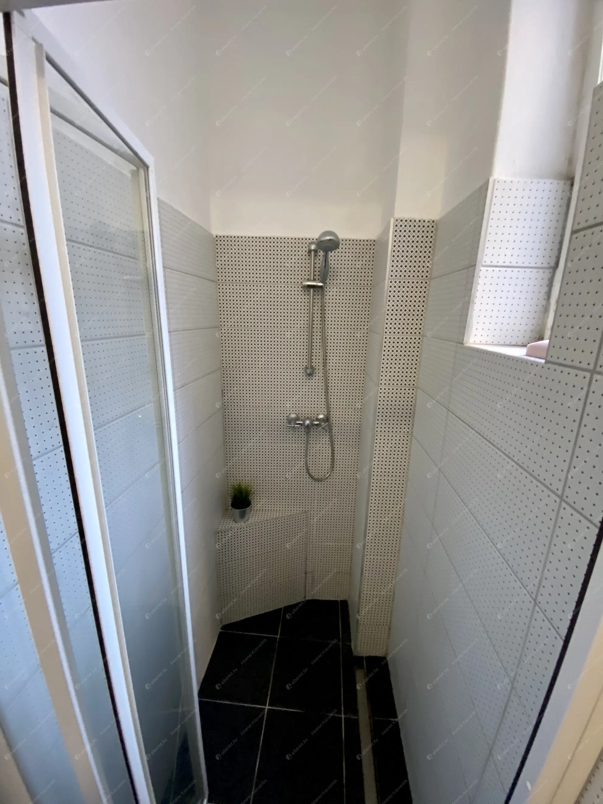 Kiadó albérlet 230000 Ft/hó áron: Budapest, V. kerület  Károly körút. Mérete: 55 nm, 3 szobás | Alberlet.hu - 6554277