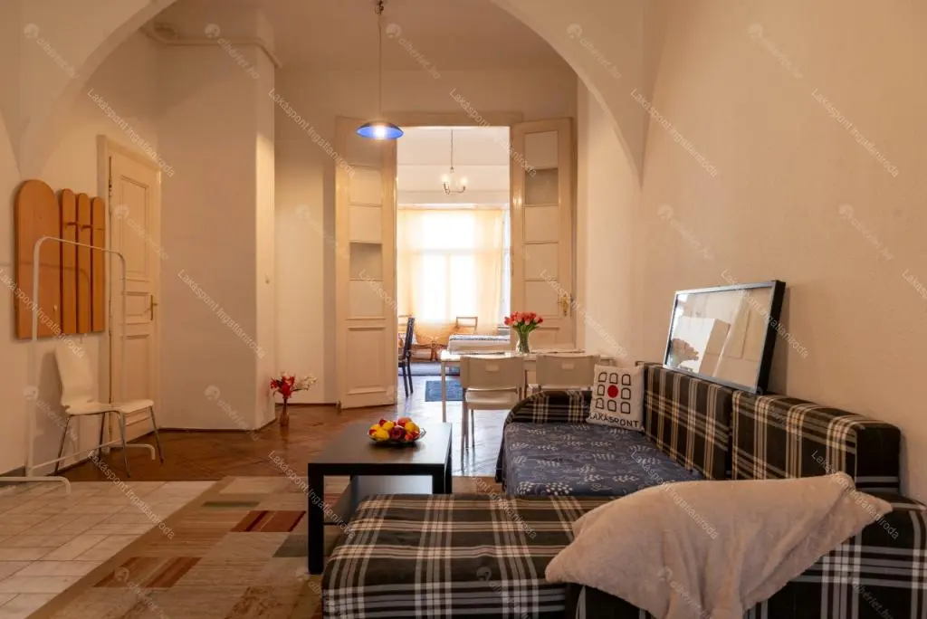 Kiadó albérlet 454000 Ft/hó áron: Budapest, V. kerület  Károly krt . Mérete: 100 nm, 4 szobás | Alberlet.hu - 6647464