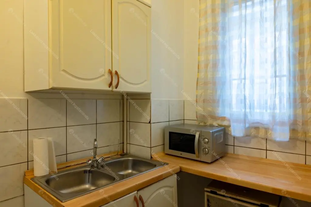 Kiadó albérlet 454000 Ft/hó áron: Budapest, V. kerület  Károly krt . Mérete: 100 nm, 4 szobás | Alberlet.hu - 6647467