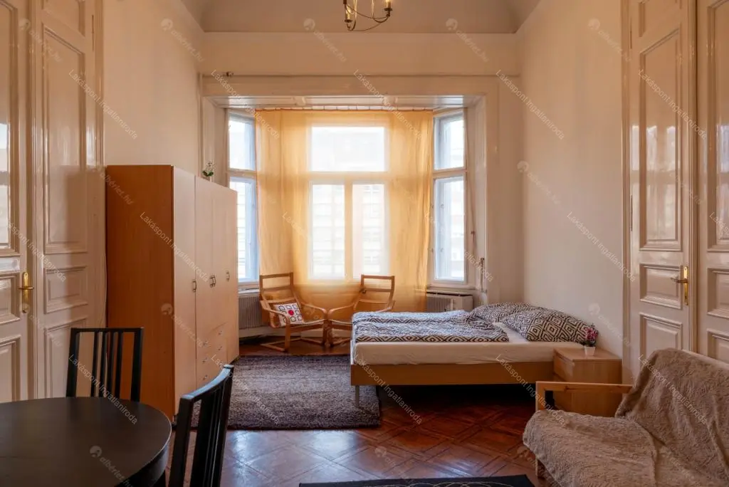 Kiadó albérlet 454000 Ft/hó áron: Budapest, V. kerület  Károly krt . Mérete: 100 nm, 4 szobás | Alberlet.hu - 6647470