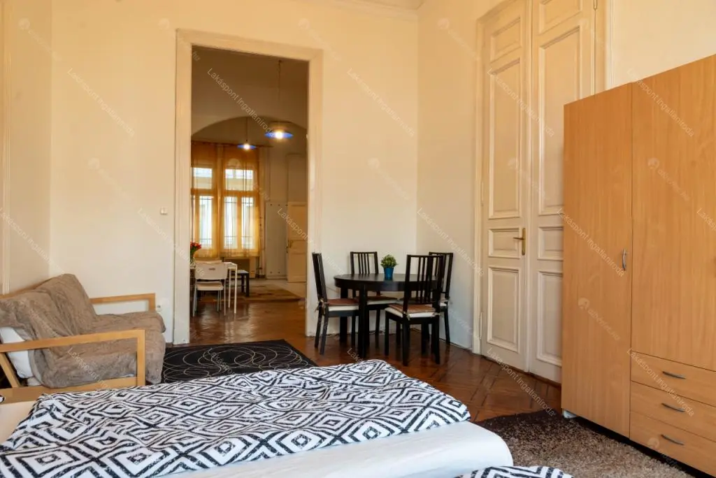 Kiadó albérlet 454000 Ft/hó áron: Budapest, V. kerület  Károly krt . Mérete: 100 nm, 4 szobás | Alberlet.hu - 6647471