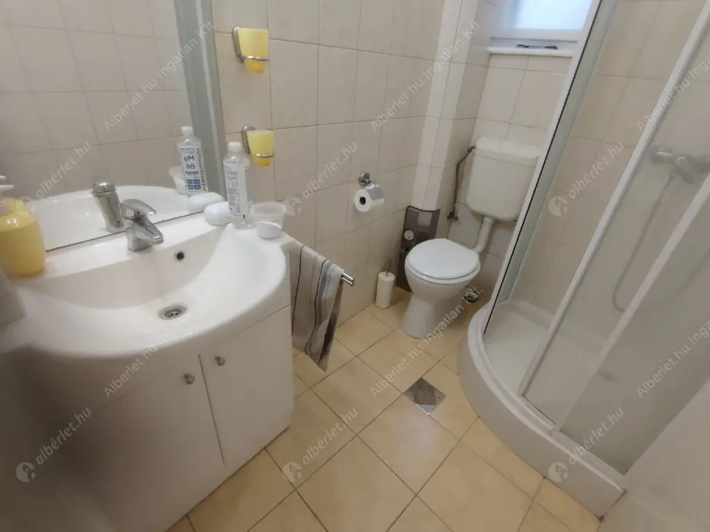 Kiadó albérlet 200000 Ft/hó áron: Budapest, V. kerület  Kecskeméti utca. Mérete: 40 nm, 1 szobás | Alberlet.hu - 6517897
